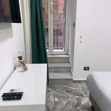 Apartment Domus Leone Neapel