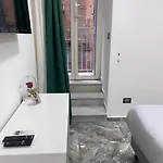 Apartment Domus Leone Neapel